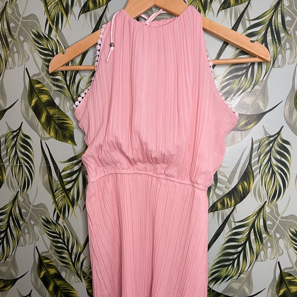Meggie Highclass Medium pink pleated dress! Halter style tie neck